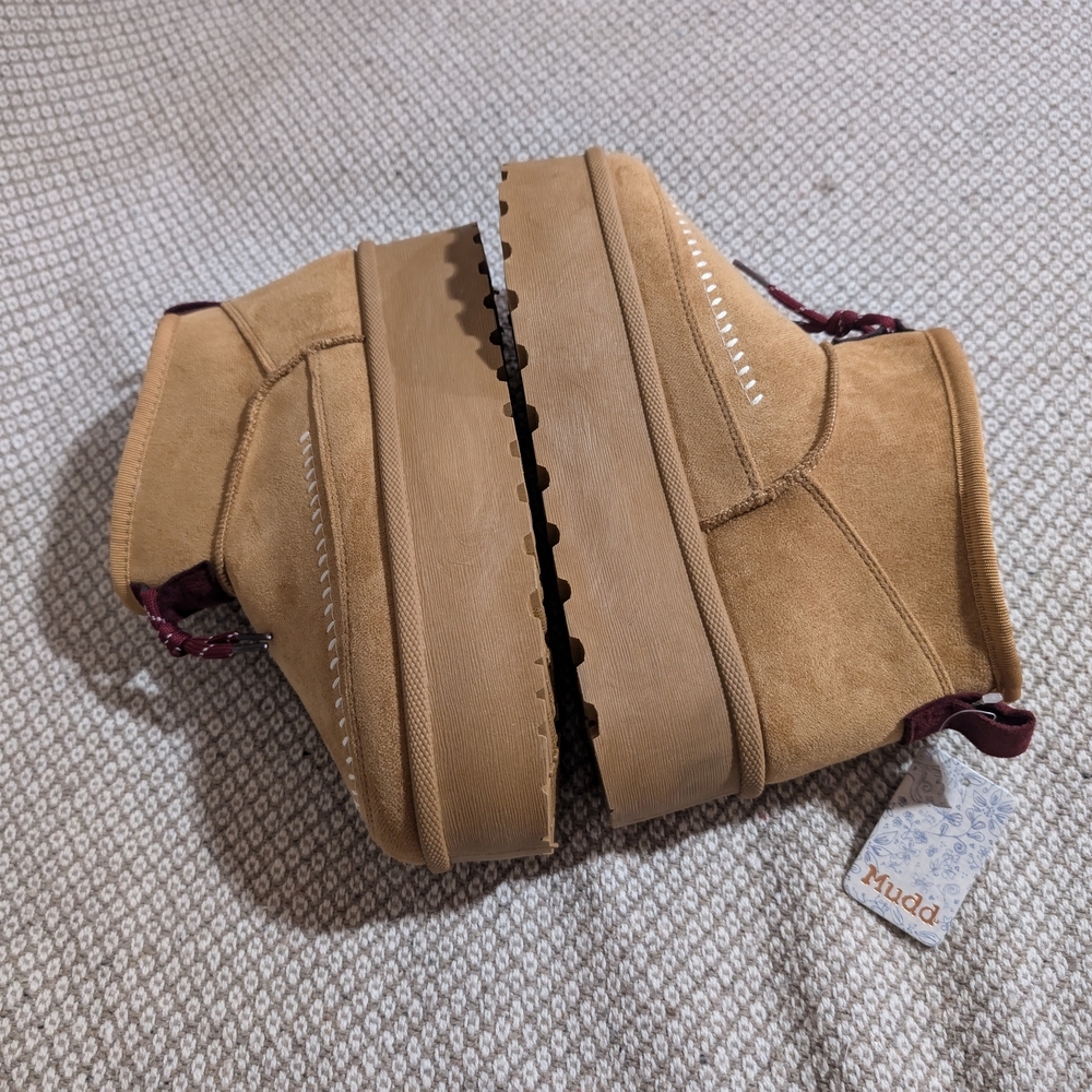 Mudd Tan Boots with White Interior - Picture 3 of 12